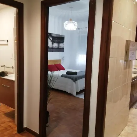 Piso Luminoso, Amplio Y Tranquilo En Casco Viejo